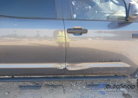 2017 Toyota Tundra Sr5 5.7L V8 z USA, uszkodzony, nr VIN 5TFDW5F10HX661446